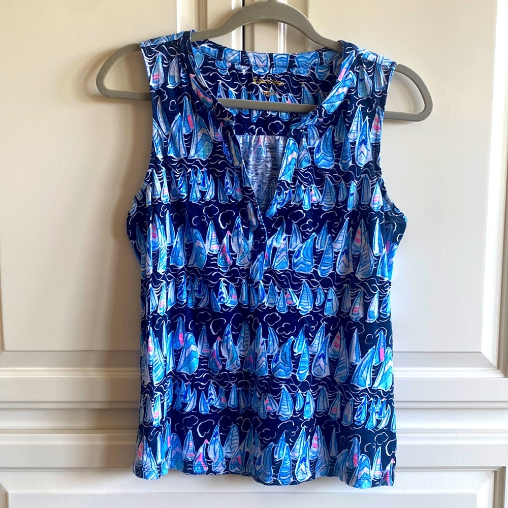 Lilly Pulitzer blouse worn less than 5 times. PERFECT CONDITION